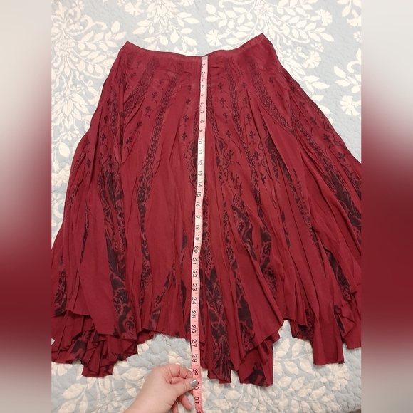 Maurices skirt size Medium maroon and black shark bite hem - Picture 5 of 6